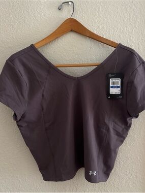 NWT Under Armour Women’s V-Neck Short Sleeve Top - Dusty Purple